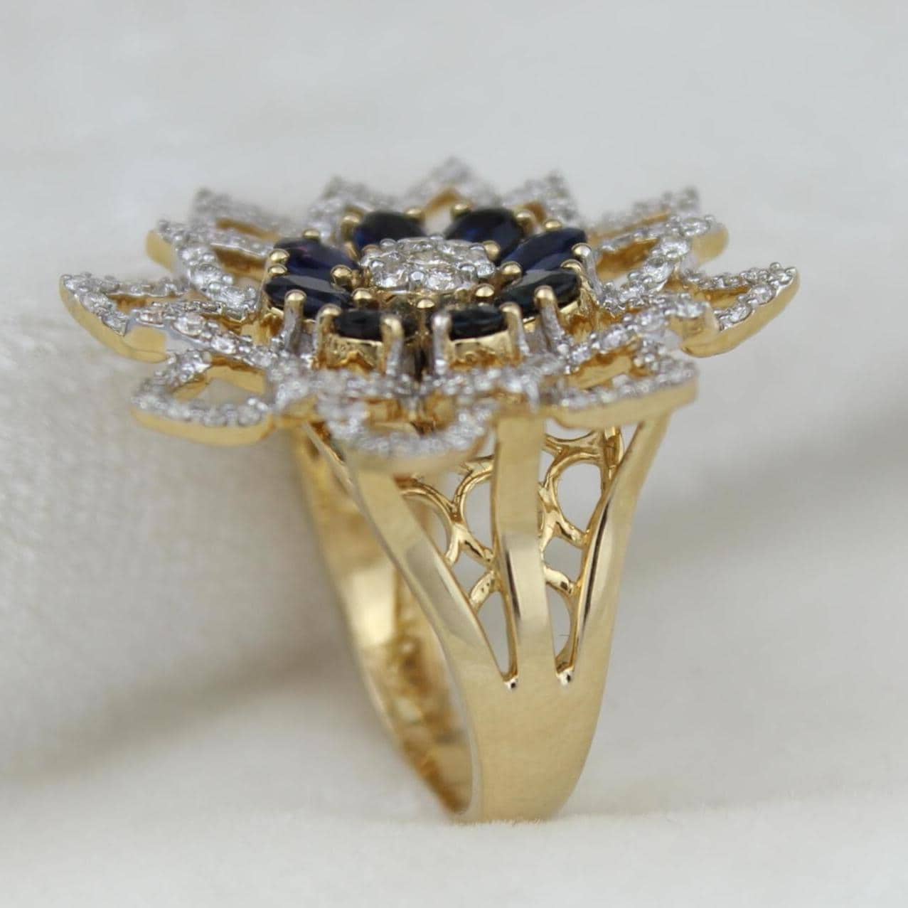 Flower Natural Diamond & Blue Sapphire Ring