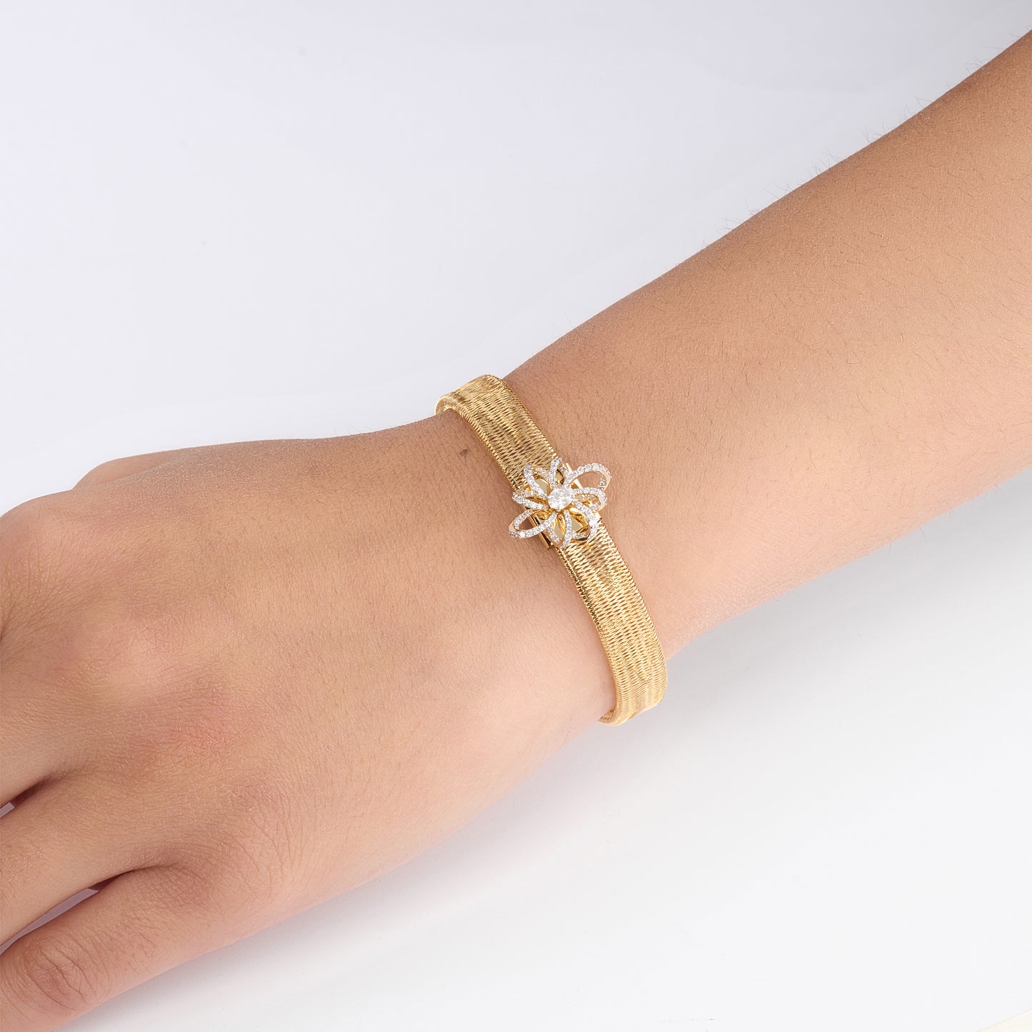 Floral Diamond Mesh Bracelet