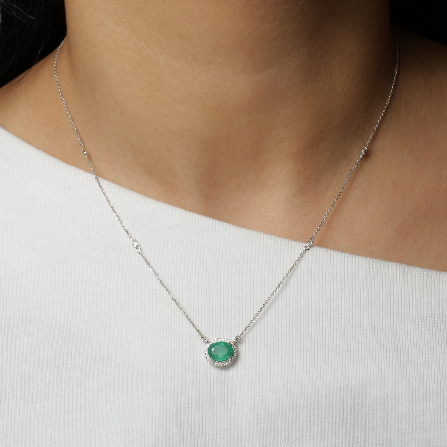 Oval Emerald Diamond Halo Necklace