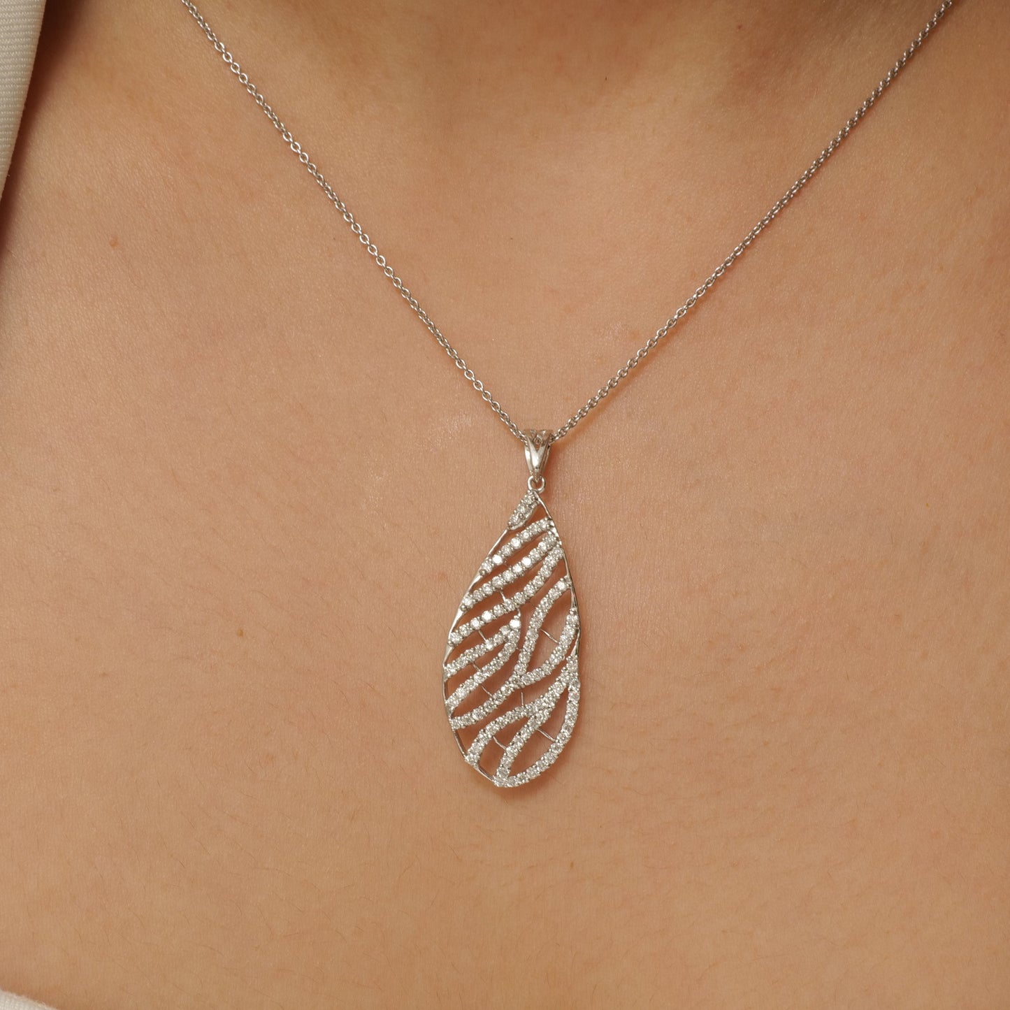 Leaf Pattern Natural Diamond Pendant Necklace