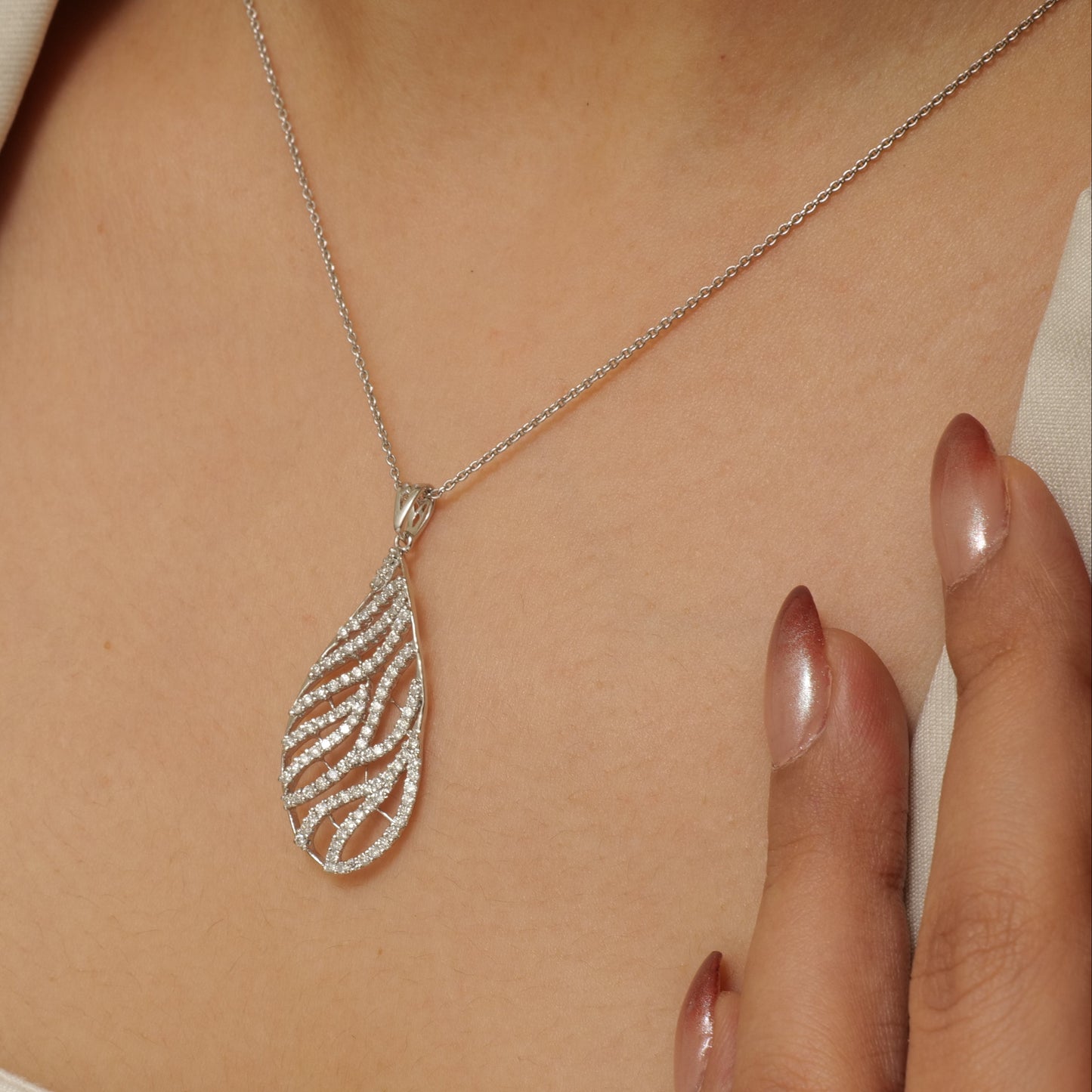 Leaf Pattern Natural Diamond Pendant Necklace