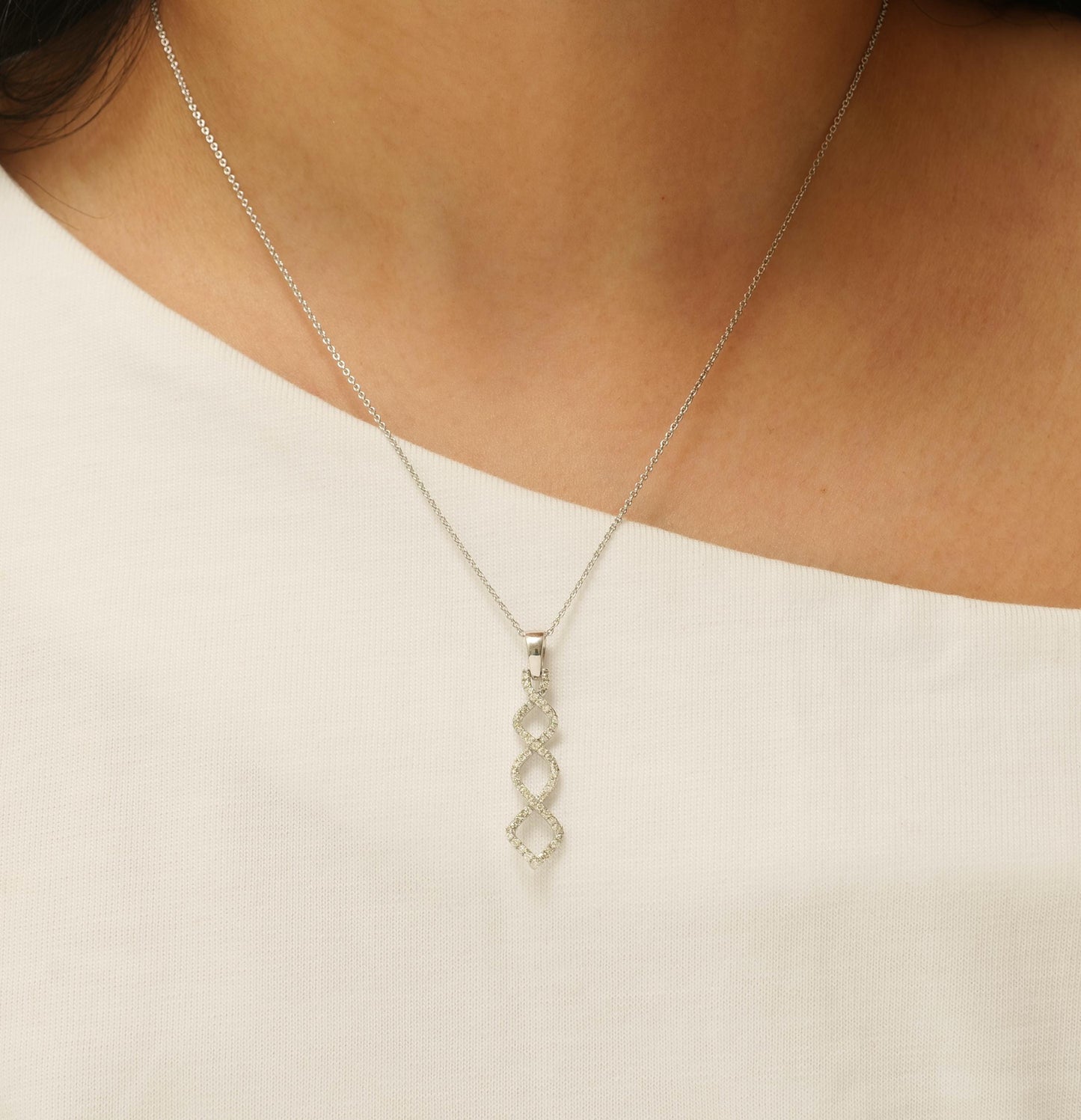 Linking Geometric Natural Diamond Pendant