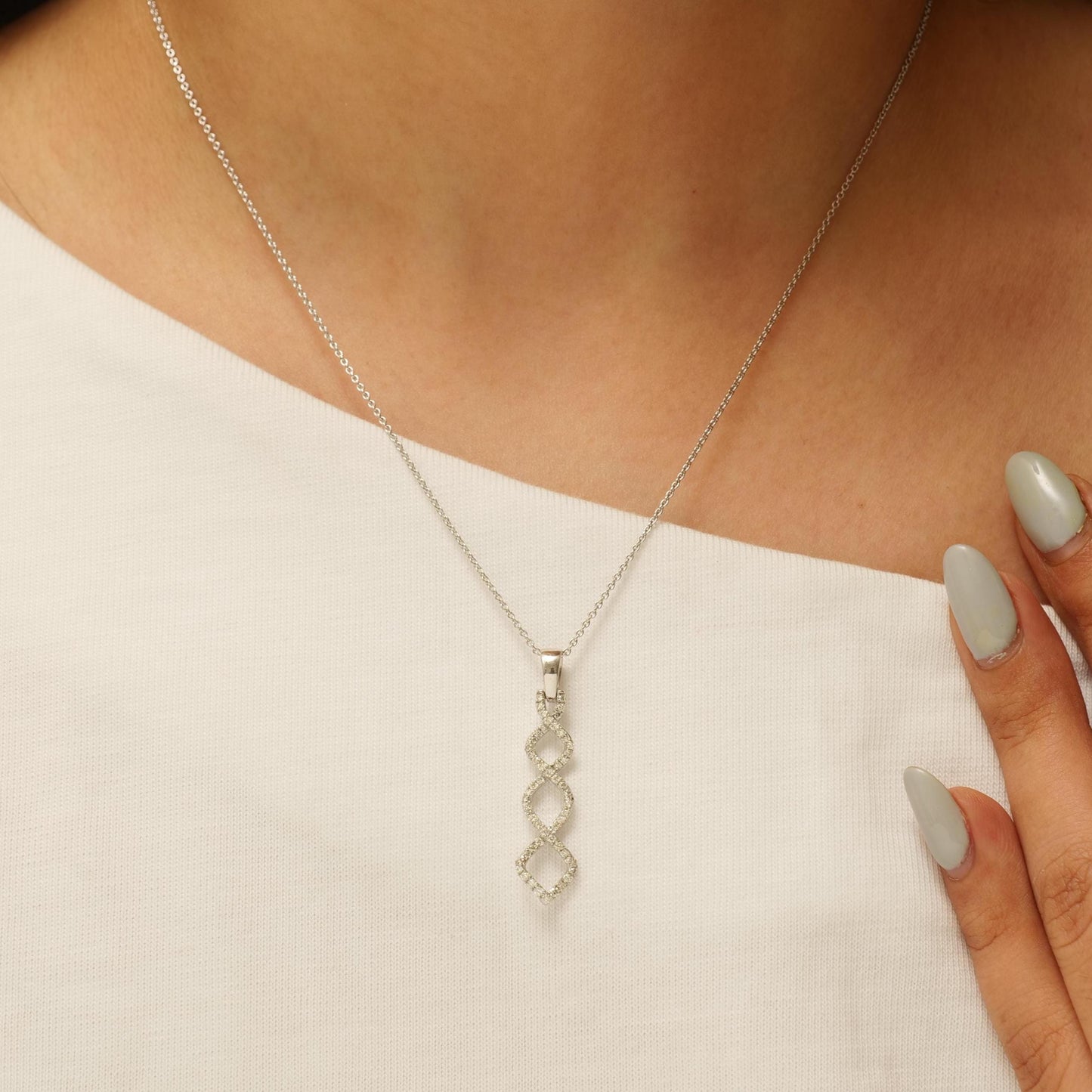 Linking Geometric Natural Diamond Pendant
