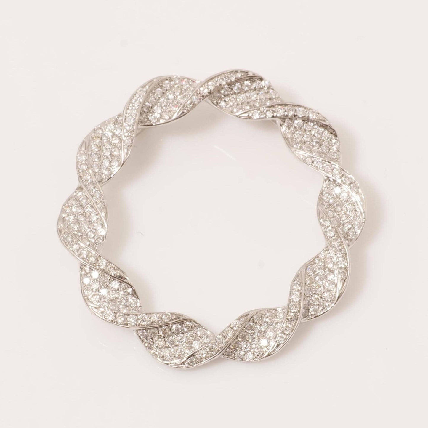 Twist Circle Natural Diamond Pendant