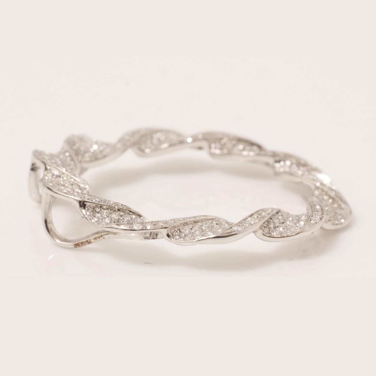 Twist Circle Natural Diamond Pendant