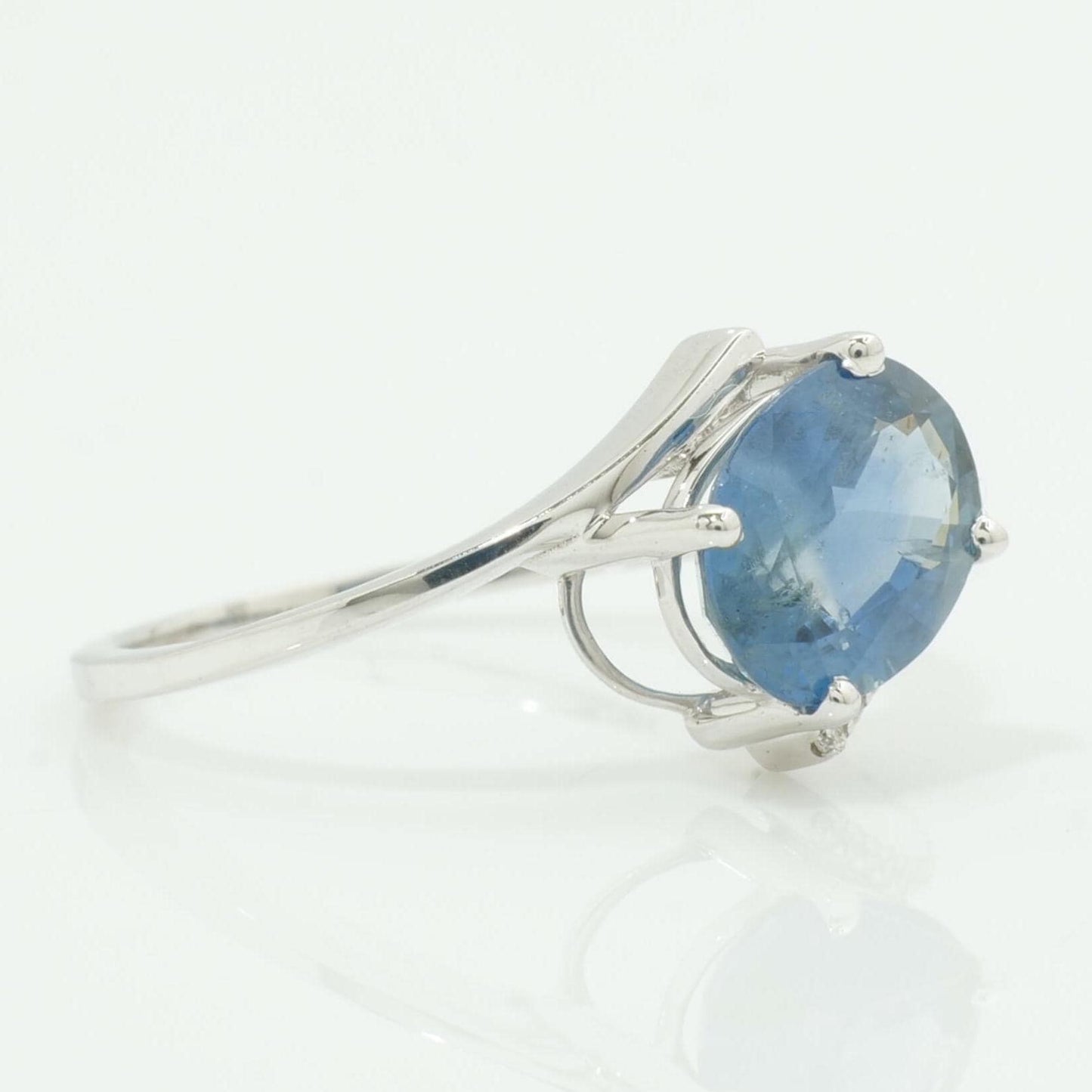 Blue Sapphire Oval Natural Diamond Ring